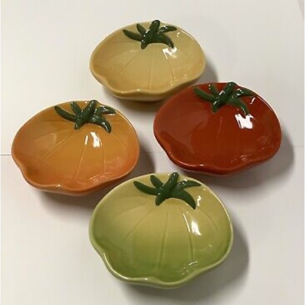 Williams Sonoma harvest 4-Serving Dishes Tomato Shaped Condiment Appetizer Set